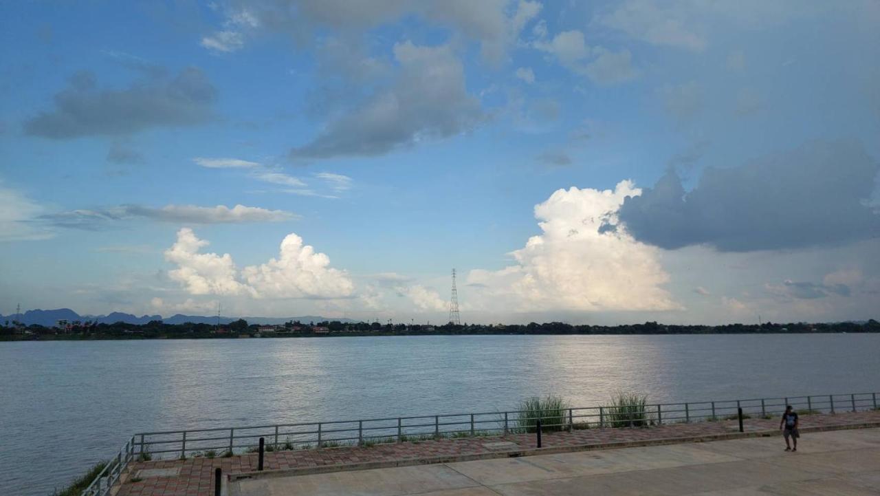 Happy Space วิลล่าทั้งหลัง 2นอน 2น้ำ ฟรี Wifi จอดรถ Nakhon Phanom Exterior foto