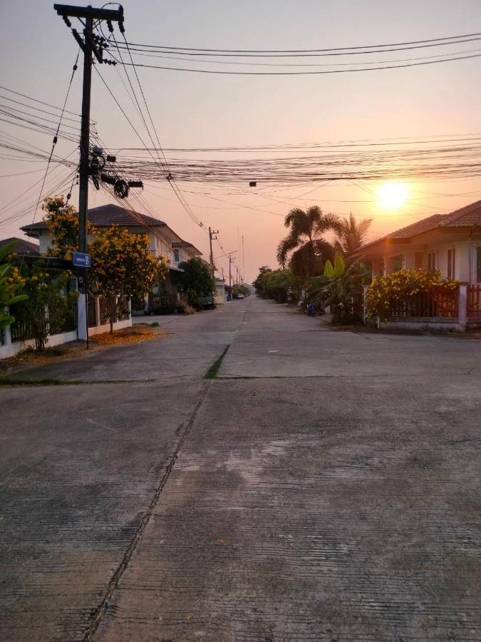 Happy Space วิลล่าทั้งหลัง 2นอน 2น้ำ ฟรี Wifi จอดรถ Nakhon Phanom Exterior foto