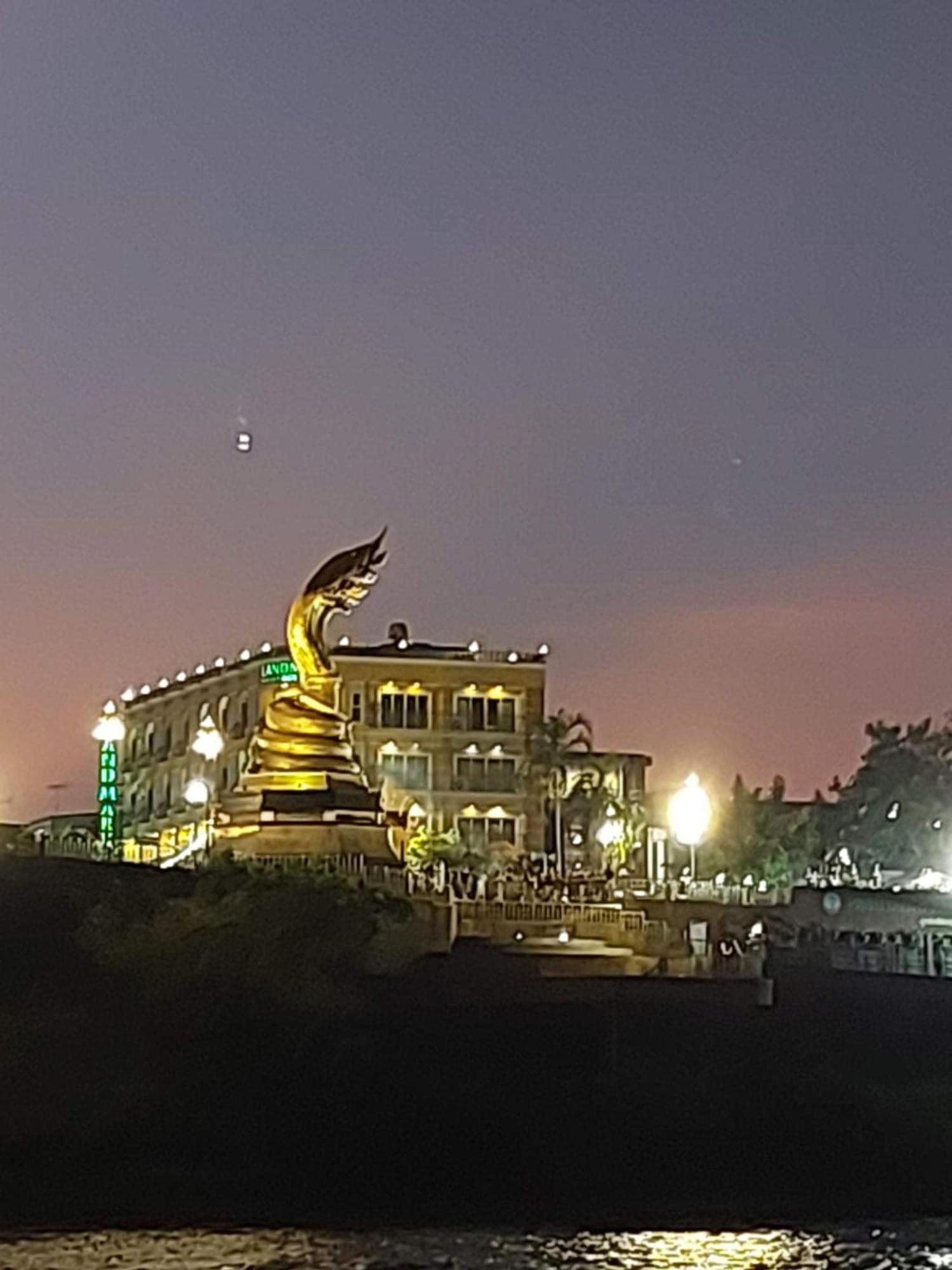 Happy Space วิลล่าทั้งหลัง 2นอน 2น้ำ ฟรี Wifi จอดรถ Nakhon Phanom Exterior foto
